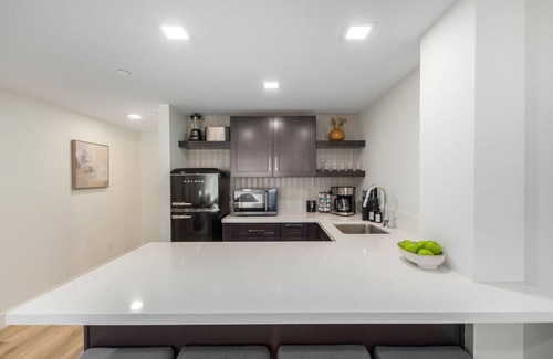 South Scottsdale Apartment | Old Town Studio Gym Biz Center Walk 2 Everything