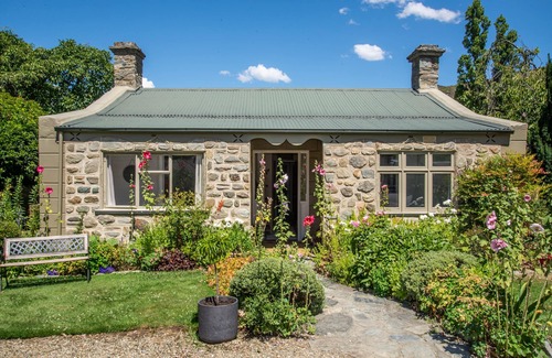 Clyde Cottage | Oldest stone cottage in clyde