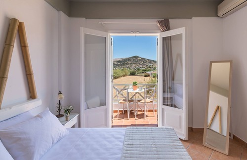 Galissas Bed & Breakfast | OLIVAS ROOMS