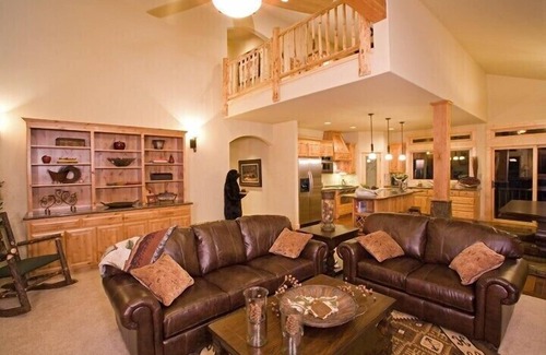 Carnelian Woods House | Olive 4 BR Private Hot Tub, Media Room, Pet-Friendly, Walk to Lake