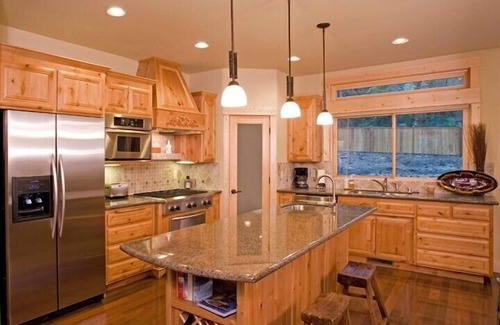 Carnelian Woods House | Olive 4 BR Private Hot Tub, Media Room, Pet-Friendly, Walk to Lake