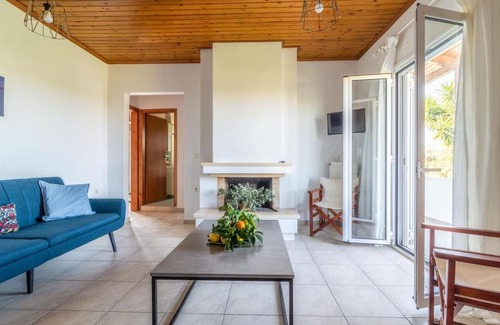 Malevizi Apartment | Olive Apartment near the Beach