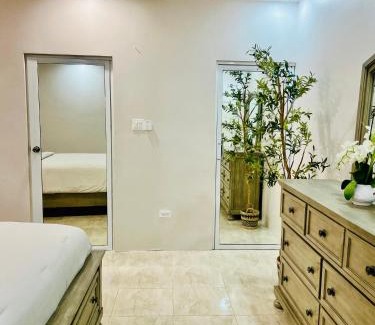 Runaway Bay House | Olive Breeze II
