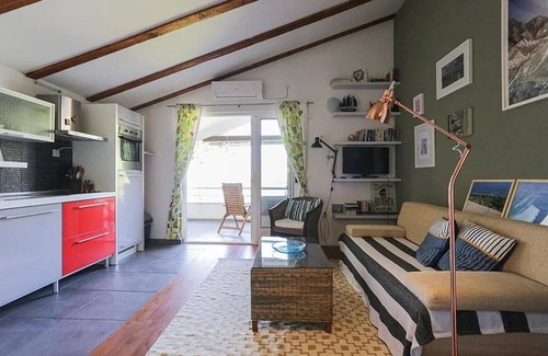Dubrava Apartment | Olive-sunset Haven in Zuljana