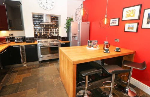 Honley Cottage | OLIVE TREE COTTAGE, pet friendly, character holiday cottage in Honley