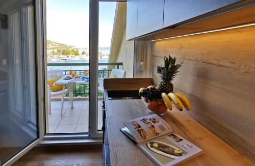 Omis Apartment | Olmissum rooftop sea view