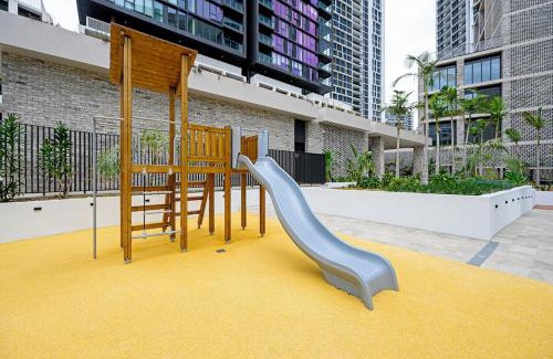 Lidcombe Apartment | Olympic Park 1Br modern apt near train shops with pool