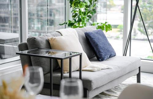 Lidcombe Apartment | Olympic Park 1Br modern apt near train shops with pool