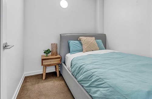 Southeast False Creek Apartment | Olympic Village at its finest