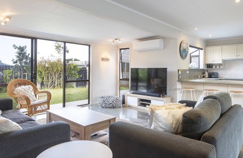 Omaha Cottage | Omaha Ocean Vista - Omaha Holiday Home