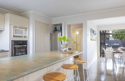Omaha Cottage | Omaha Ocean Vista - Omaha Holiday Home