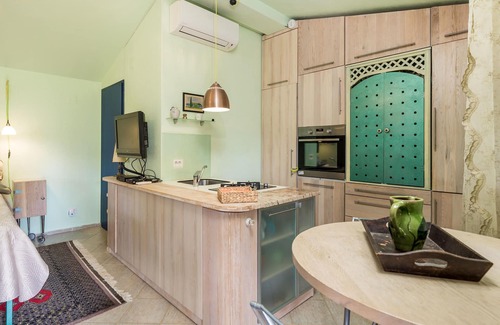 Sveti Ivan Dobrinjski House | On a well-kept and fenced property is this small vacation home with a heated outdoor pool.