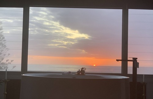 Mollymook Beach House | On Beach 2bdrm VIEWS and LOCATION