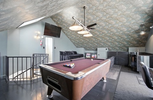 Bayview House | On Beach 3BD+Loft: Sauna|HotTub|Billard|FencedDeck