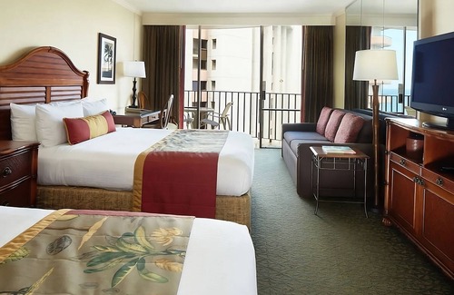 Waikiki Hotel | On Beautiful Waikiki Beach! Pool, Spa, 3 On-Site Restaurants, Water Activities