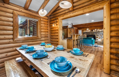Oregon Water Wonderland Cabin | On Deschutes River | Kayak | HotTub | EVCharger