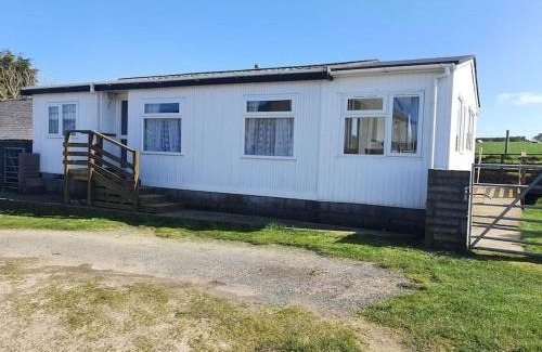 Rhoshirwaun Ski Chalet | On farm Chalet, sleeps 6, Rhoshirwaun