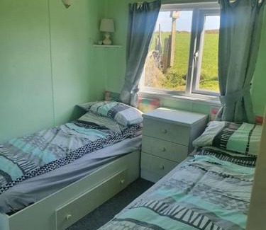 Rhoshirwaun Ski Chalet | On farm Chalet, sleeps 6, Rhoshirwaun