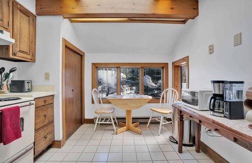 West Hartford Condo | On Golf Course, Sauna, Great Views! | Landmark 1B
