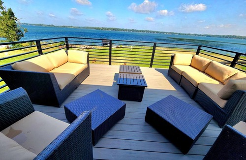 Alexandria House | On Lake Time!nStunning Modern Lakefront 5 BR/4 BA on Maple Lake ~ Sleeps 12+