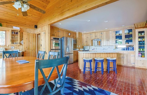 Manitowish Waters Cabin | On MW Chain! 8 beds! Dogs Welcome!