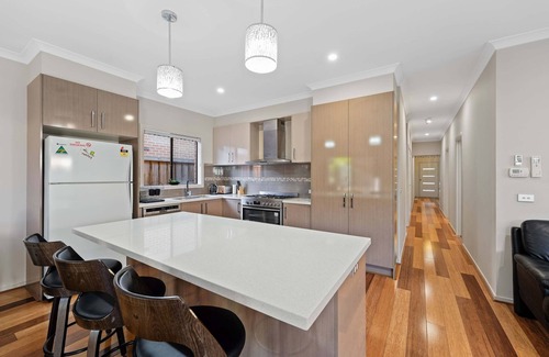 Lyndhurst House | On the Edge of Mornington Peninsula 4 BR House