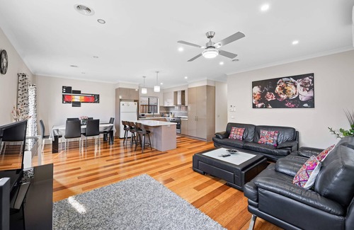 Lyndhurst House | On the Edge of Mornington Peninsula 4 BR House
