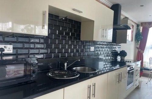 Newham Apartment | On the River