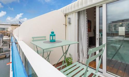 Seafront Apartment | On the Water 2 with Free Parking - By My Getaways