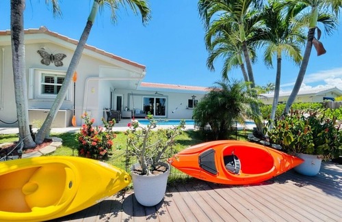 Coral Ridge Isles House | On the water-Highly rated Central location, 2 miles to downtown-beach-Kayaks