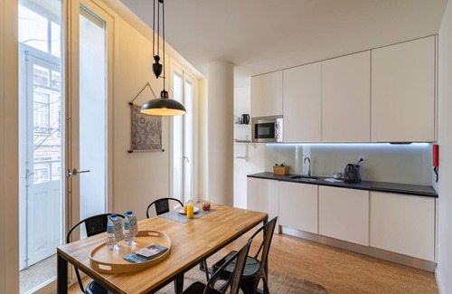 Centro / Baixa House | On Trend Nightlife Studio 103