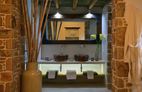 Karavostasis House | Onar Suites & Villas