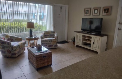 Hillsboro Beach Apartment | One Bedroom Apartment #104