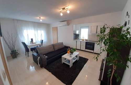 Sibenik Apartment | One bedroom apartment with terrace Ražine, Šibenik (A-19003-a)