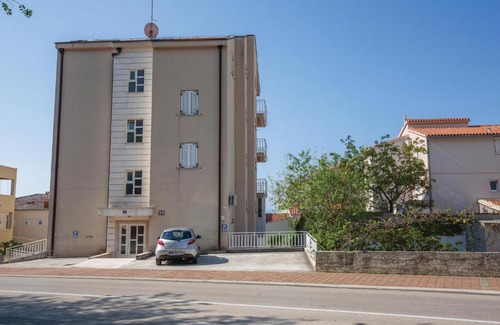 Bili brig Apartment | One-Bedroom Apartment in Makarska