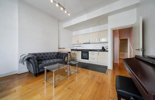 Harrow Road Apartment | One-bedroom apartment in Queen's Park