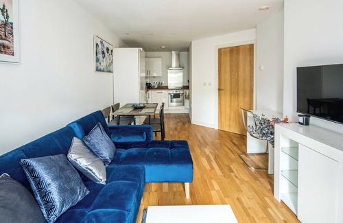 Hackney Wick Apartment | One Bedroom apartment near Central London with Private Balcony