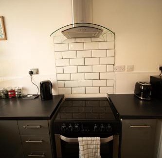 Lowestoft Apartment | One Bedroom Apartment Near The Beach in Lowestoft by Eason Stays, Ideal For Weekend Getaways & Business Travellers - with Free parking!
