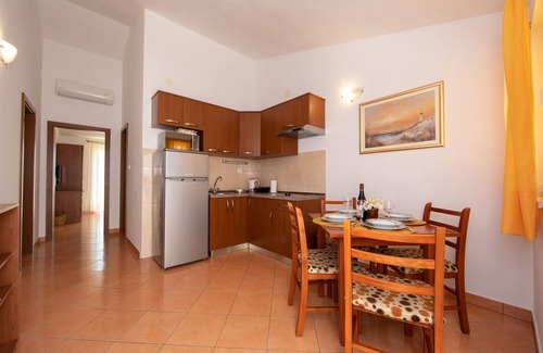 Igrane Apartment | One bedroom apartment near beach Igrane, Makarska (A-18069-c)