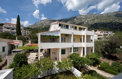 Igrane Apartment | One bedroom apartment near beach Igrane, Makarska (A-18069-c)