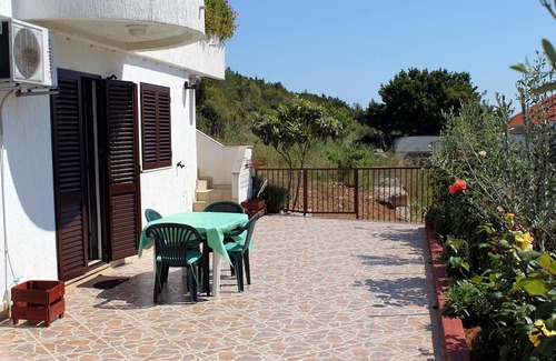 Molat Apartment | One bedroom apartment near beach Brgulje, Molat (A-6243-a)
