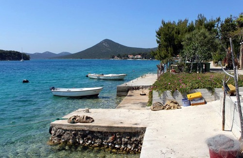 Molat Apartment | One bedroom apartment near beach Brgulje, Molat (A-6243-a)