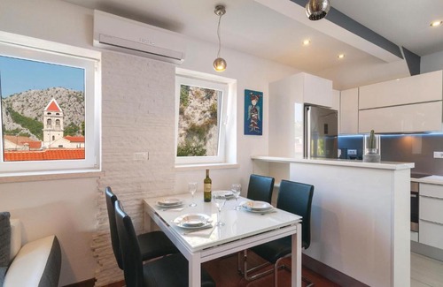 Omis Apartment | One-Bedroom Apartment Vangrad 01
