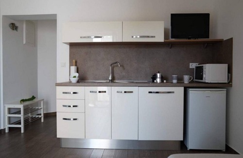Barbat na Rabu Apartment | One bedroom apartment with terrace Barbat, Rab (A-22361-a)