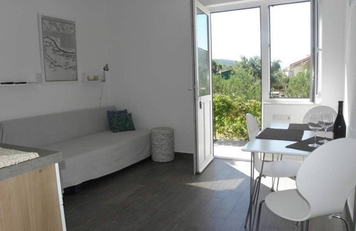 Barbat na Rabu Apartment | One bedroom apartment with terrace Barbat, Rab (A-22361-a)