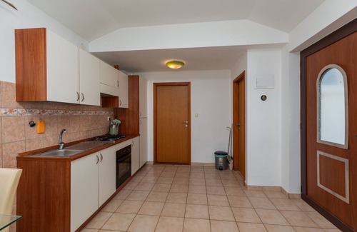 Igrane Apartment | One bedroom apartment with terrace and sea view Igrane, Makarska (A-22690-a)
