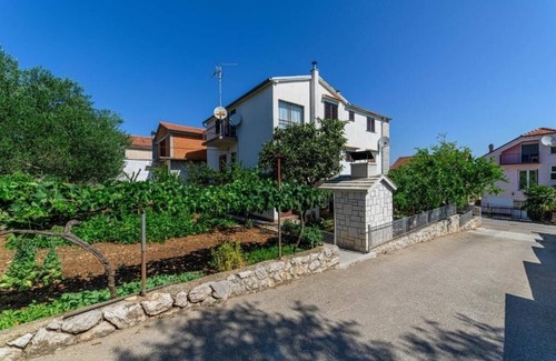 Raslina Apartment | One bedroom apartment with balcony and sea view Raslina, Krka (A-24304-a)