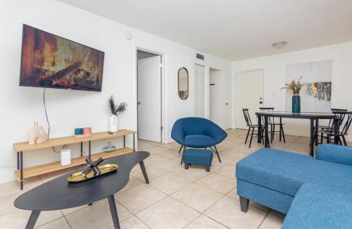 Edgewater Apartment | One Bedroom Apartment - with Parking & Balcony - Heart of Wynwood