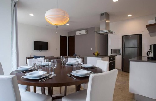 12th Street Condo | One bedroom Condo-WIFI and a Beautif Rooftop with amazing Pool!