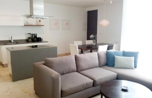 12th Street Condo | One bedroom Condo-WIFI and a Beautif Rooftop with amazing Pool!